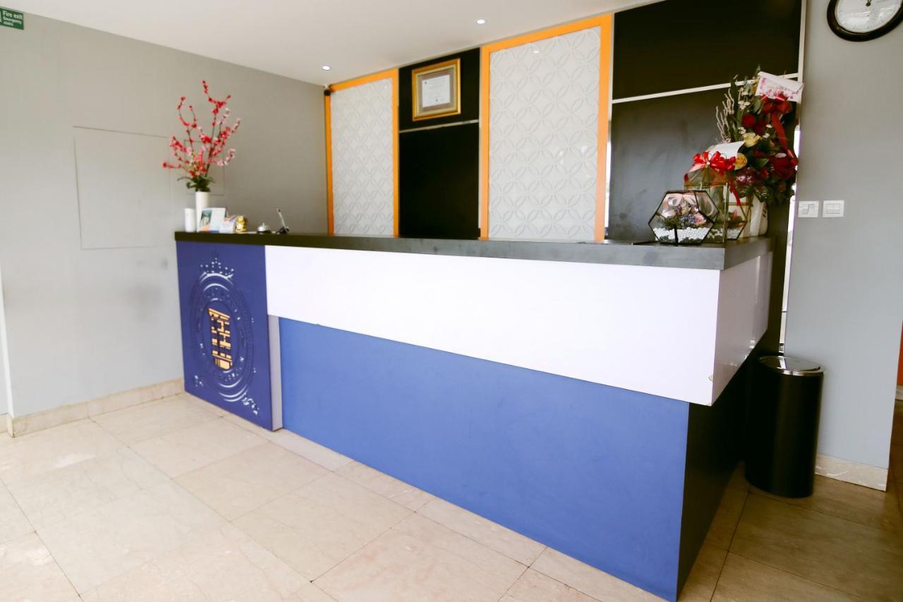 Oyo 592 Budget Hotel By The Harbour بادانج المظهر الخارجي الصورة